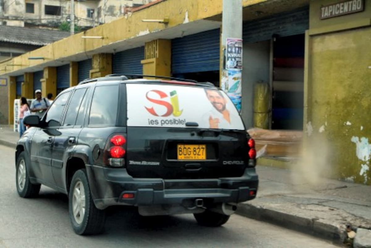 Las imágenes también se ven en vehículos que circulan por la ciudad Julio Castaño