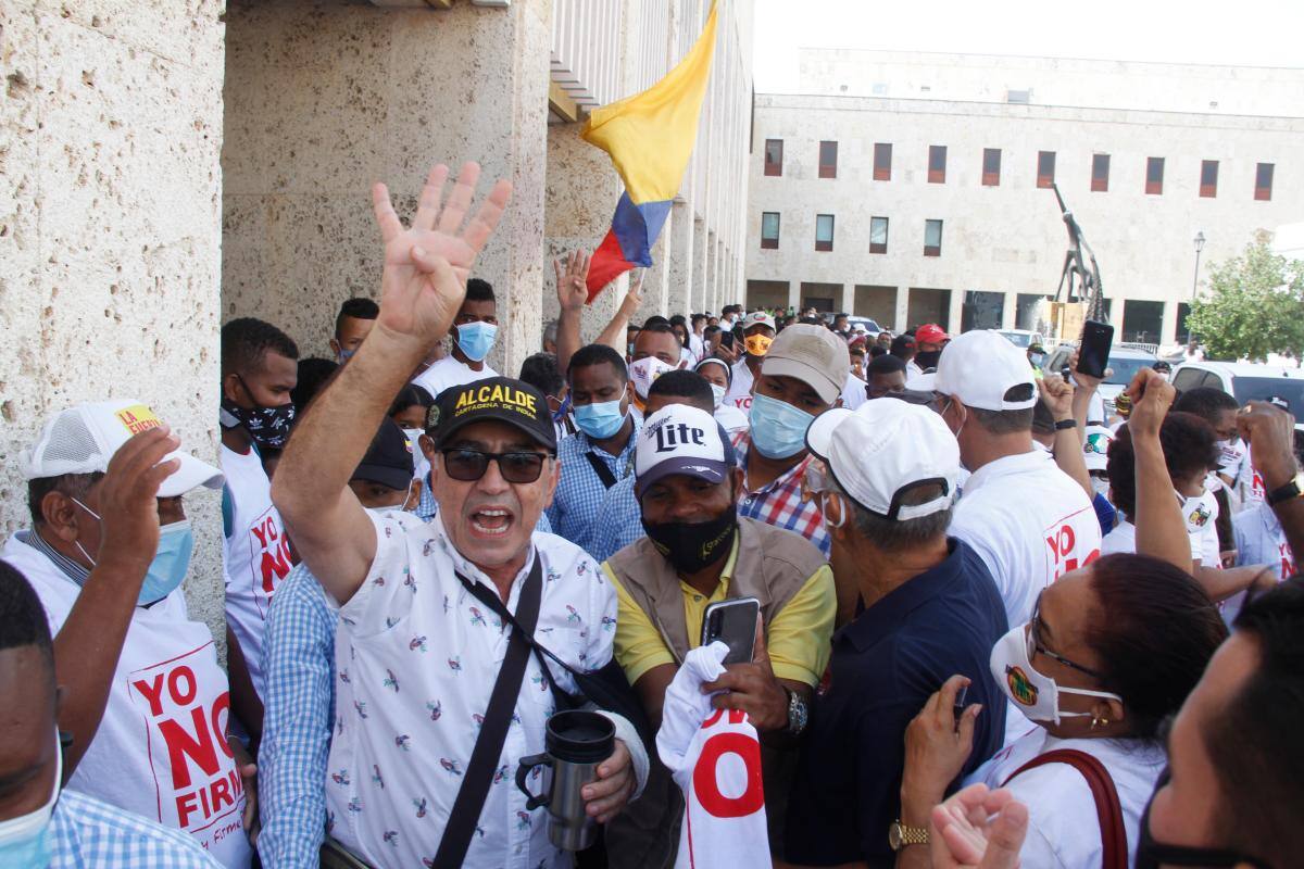 Alcalde Dau casi se sale del “yeso” en audiencia de revocatoria