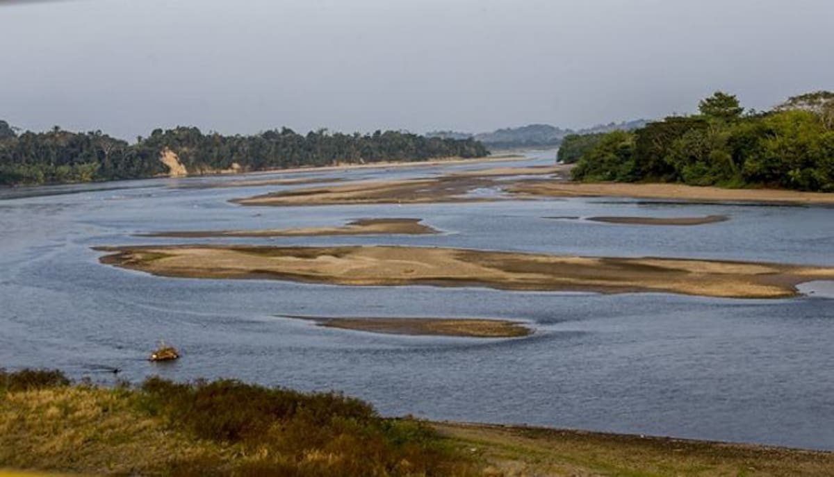Sequia en el río Magdalena a la altura del municipio de Puerto Triunfo Foto el País/Oswaldo Páez.