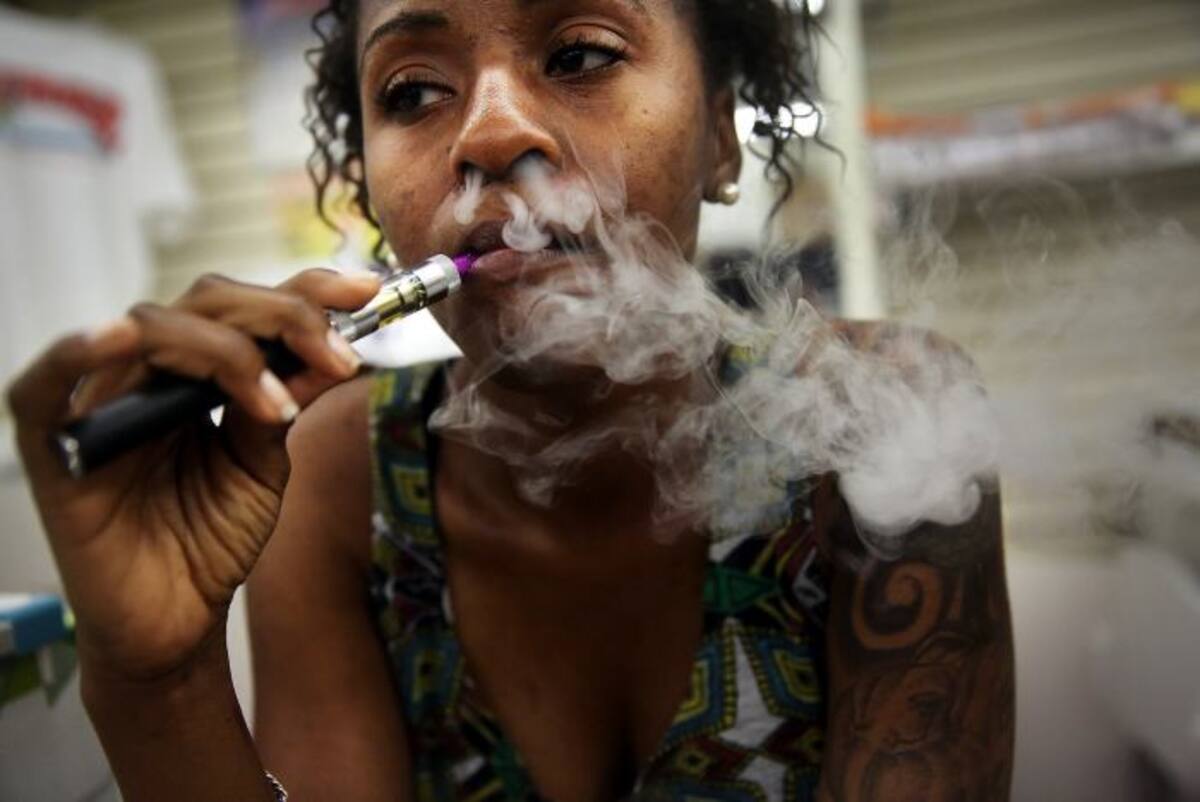 Los cigarrillos electrónicos funcionan con una bateria AFP