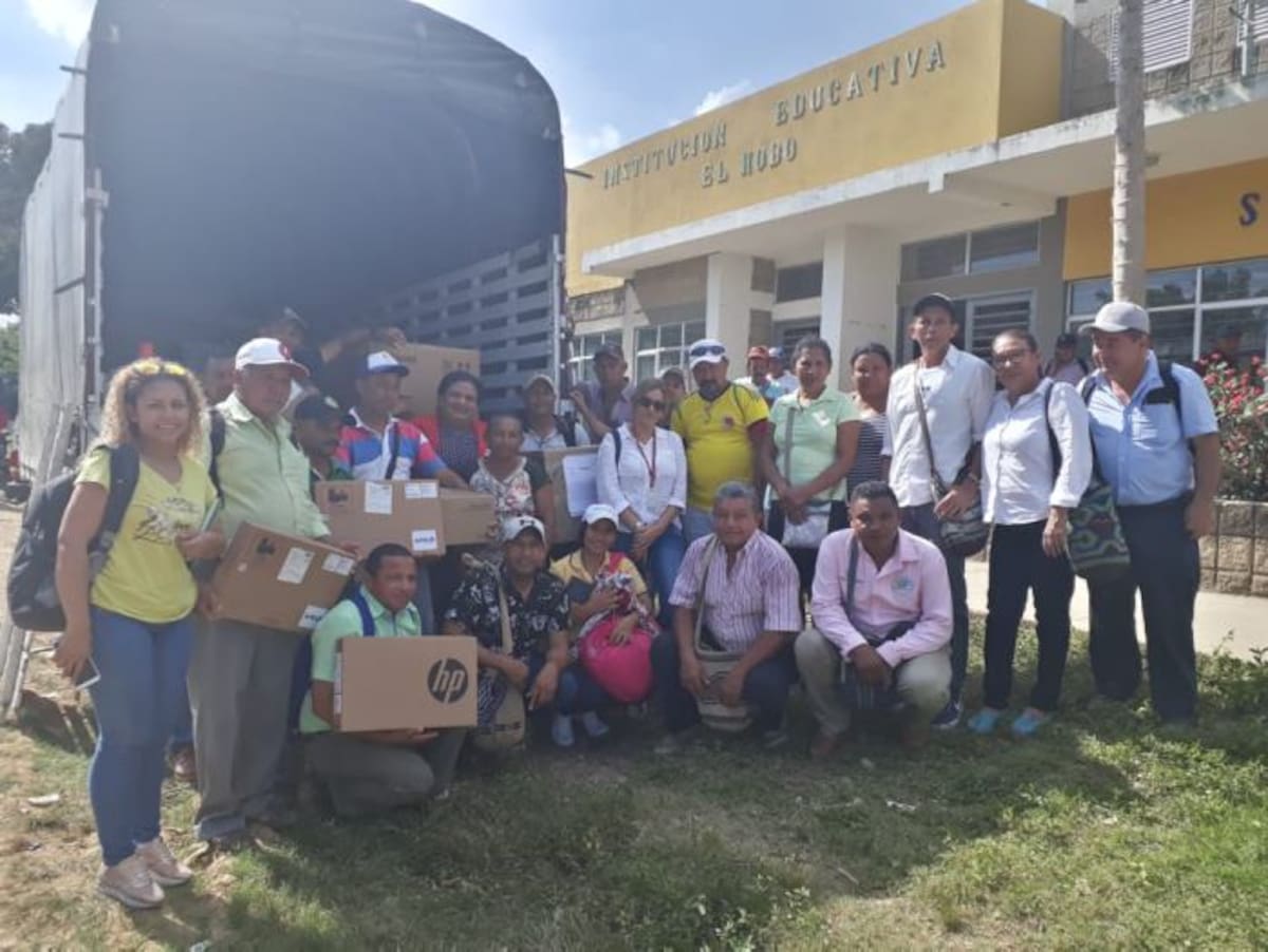 La Unidad entregó equipos tecnológicos como computadores de mesa y portátiles, videoproyectores e impresoras multifuncionales y equipos biomédicos. Lila Leyva Villarreal