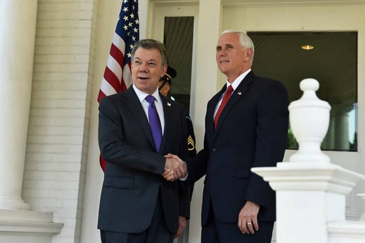 Saludo del Presidente Santos y el Vicepresidente de EEUU, Mike Pence, durante su visita a los Estados Unidos. Colprensa.
