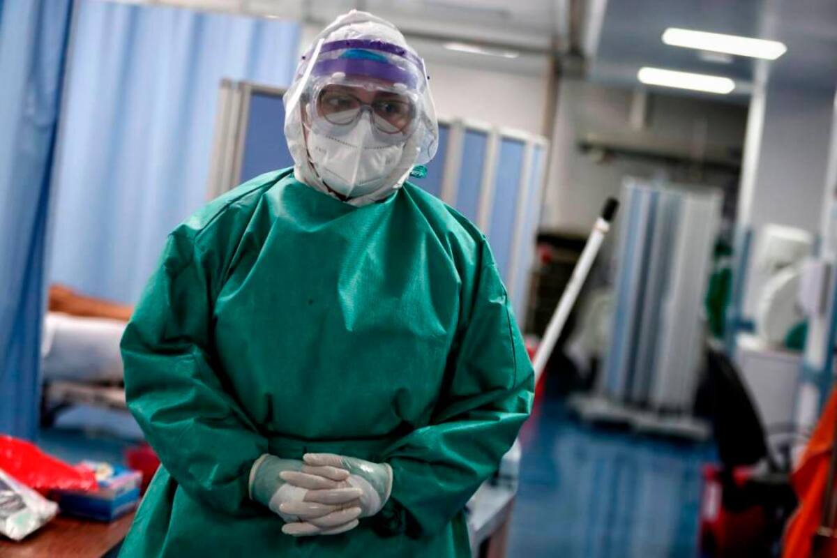 Nueva variante de COVID-19 es de riesgo y OMS la bautiza como ómicron