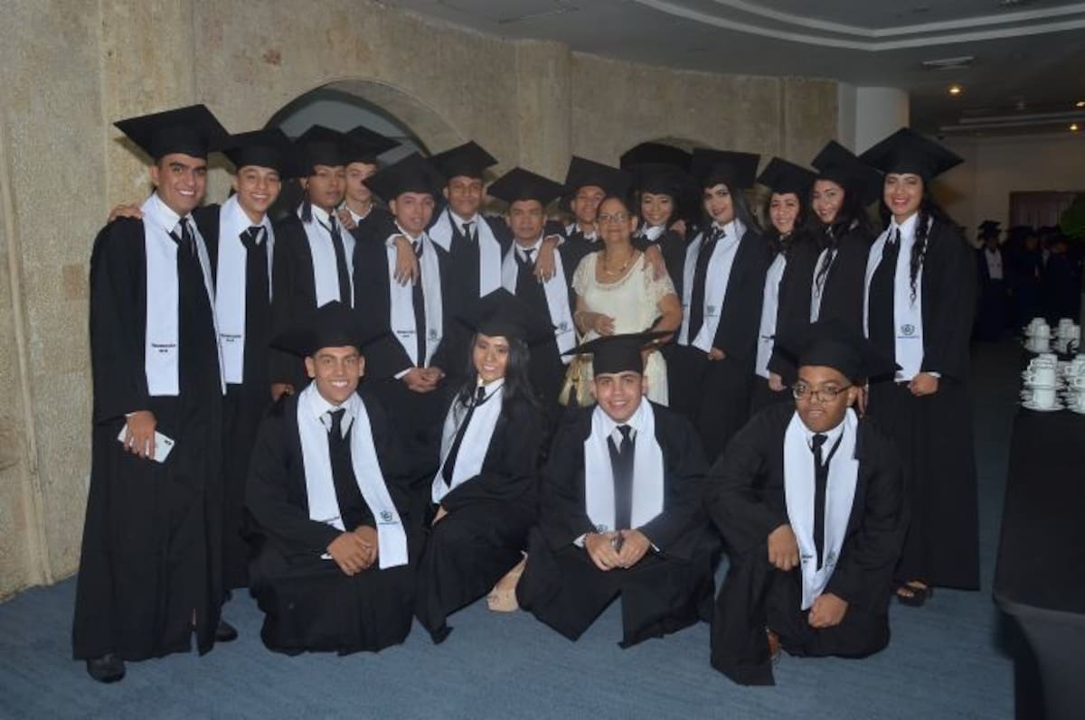 Promoción 2018 del Colegio Goretti de Cartagena de Indias.
