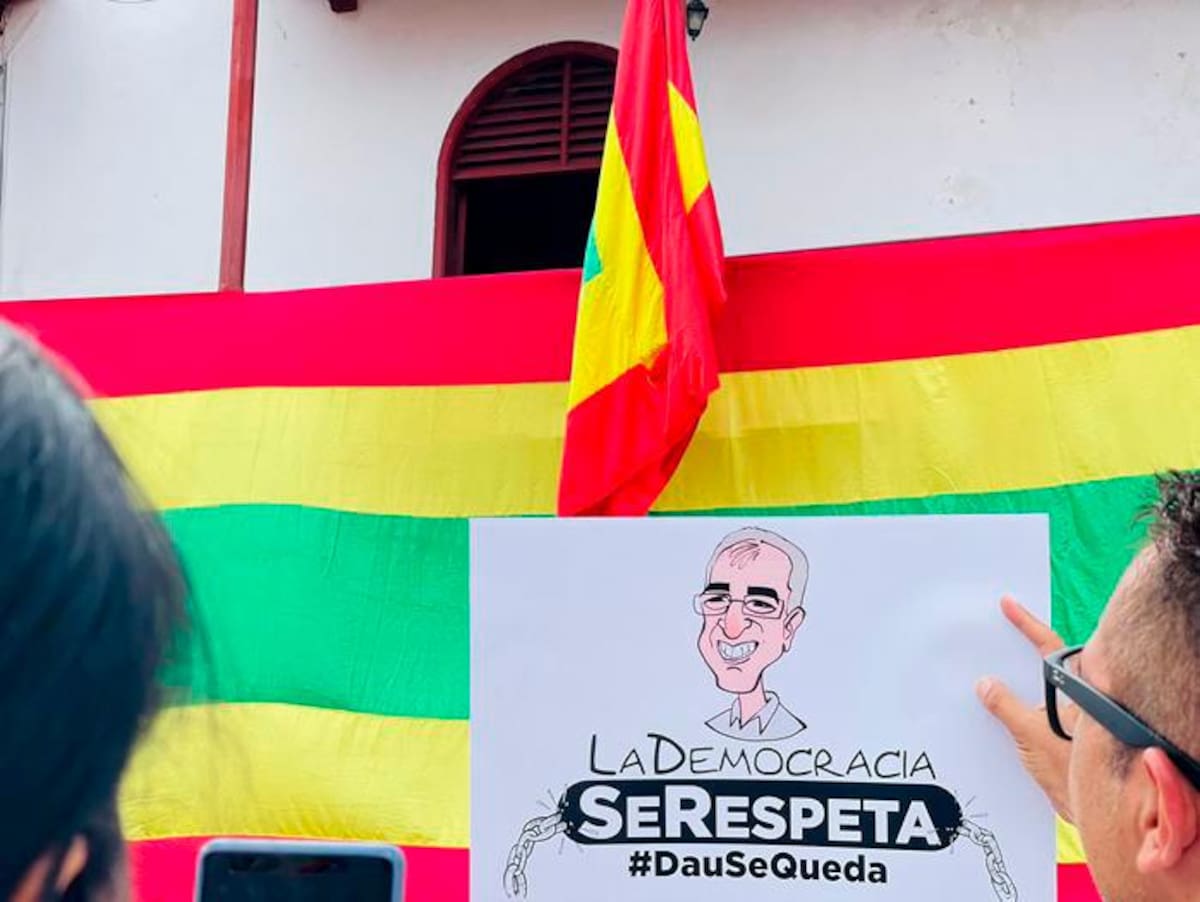 Simpatizantes de Dau se congregan en la plaza de la Aduana. //Oscar Díaz- El Universal.