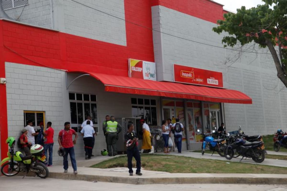 Fachada de Indupollo. //Aroldo Mestre Alcántara.