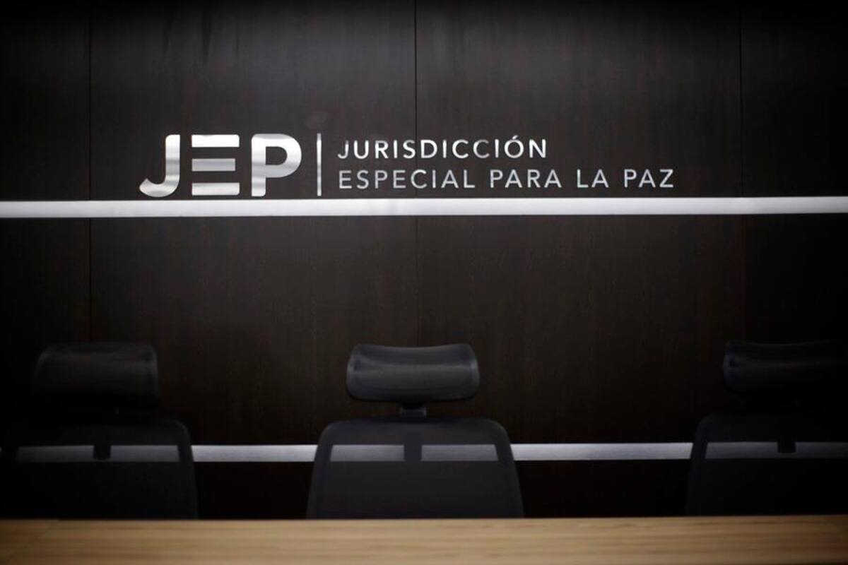 Aparecen panfletos que amenazan a magistrados de la JEP