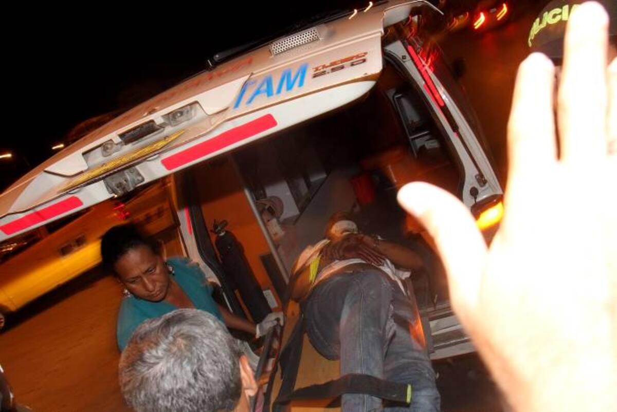 El conductor de la moto tuvo que ser trasladado a una clínica. NAYIB GAVIRIA AMADOR - EL UNIVERSAL