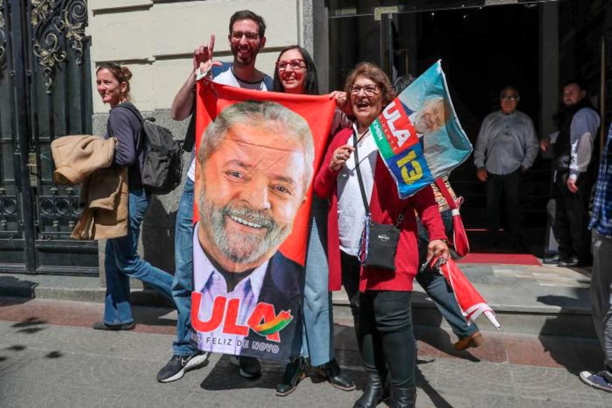 Lula lidera con un 44,42 %, según primer escrutinio en elecciones de Brasil