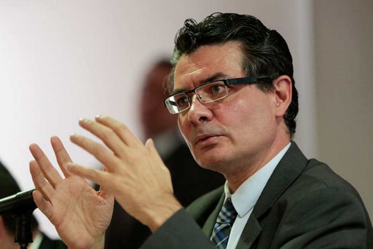 Con el impuesto a las bebidas azucaradas y al tabaco, dijo el ministro, se podría llegar a recaudar 1,5 billones de pesos. //Colprensa.