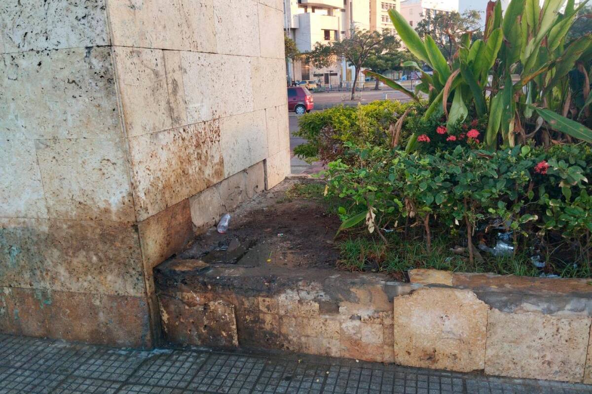 Distrito busca medidas tras quejas por monumentos orinados en el Centro