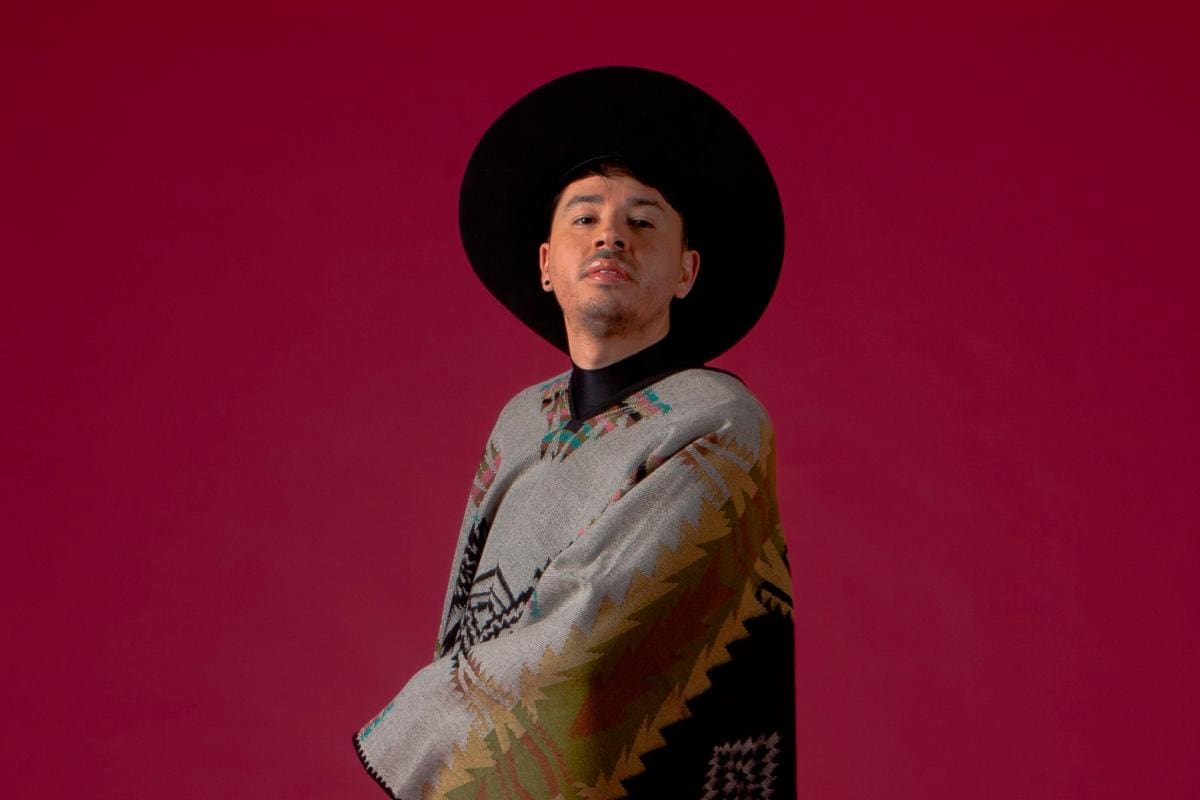 Manu Sija, trae un álbum doble que incluye a dos colombianas