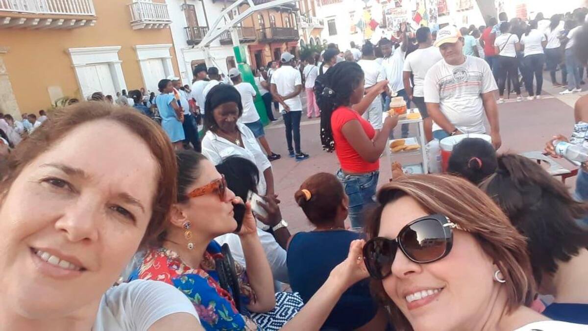 Dirigentes gremiales de Fenalco, Acopi, y Anato ; entre otros representantes de gremios se hicieron presentes en el plantón.