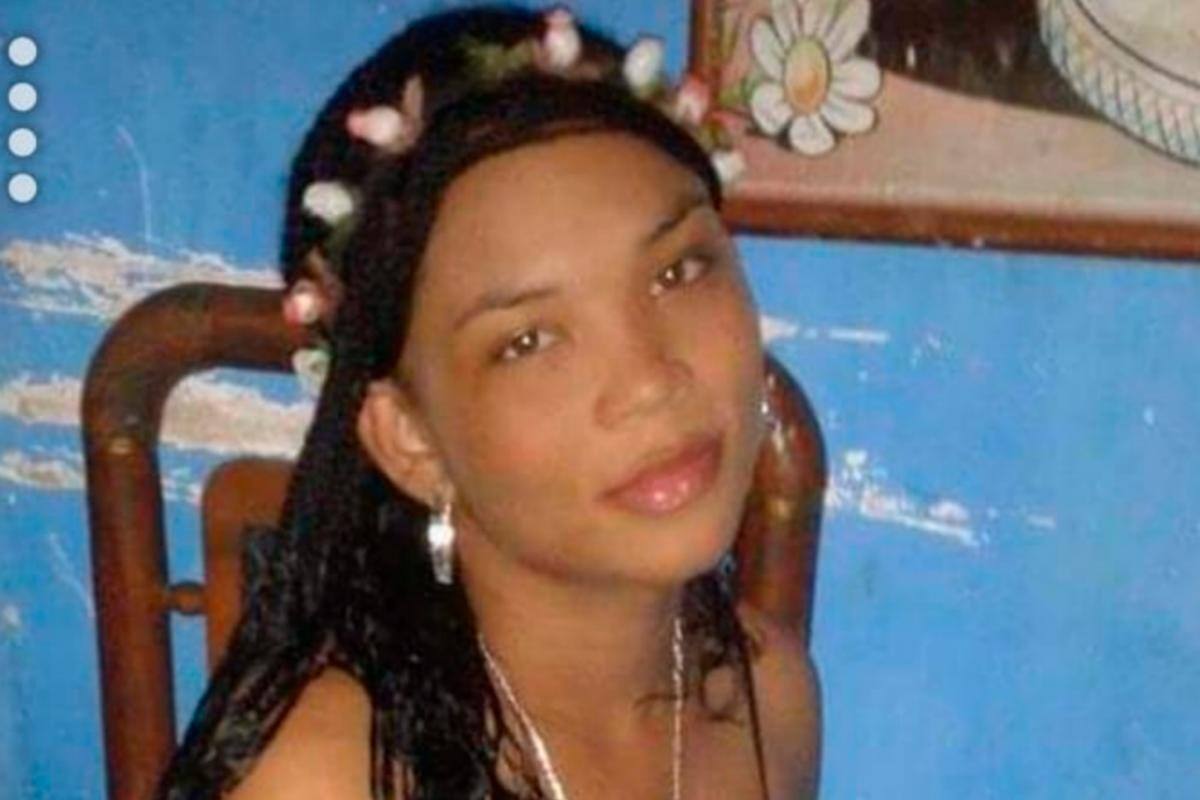 Hombre habría apuñalado a su mujer y está huyendo