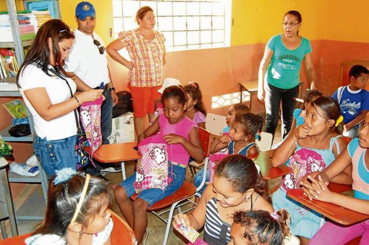 Los estudiantes se beneficiaron con los kit para desarrollar sus actividades escolares. CORTESÍA/