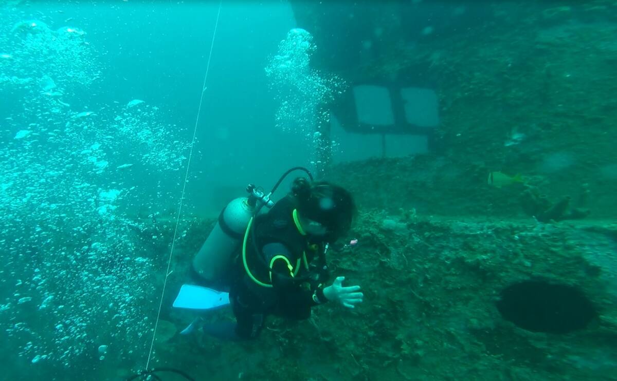 La Armada Nacional hundió tres embarcaciones para aportar al sostenimiento del ecosistema marino y generar un atractivo turístico. EL UNIVERSAL