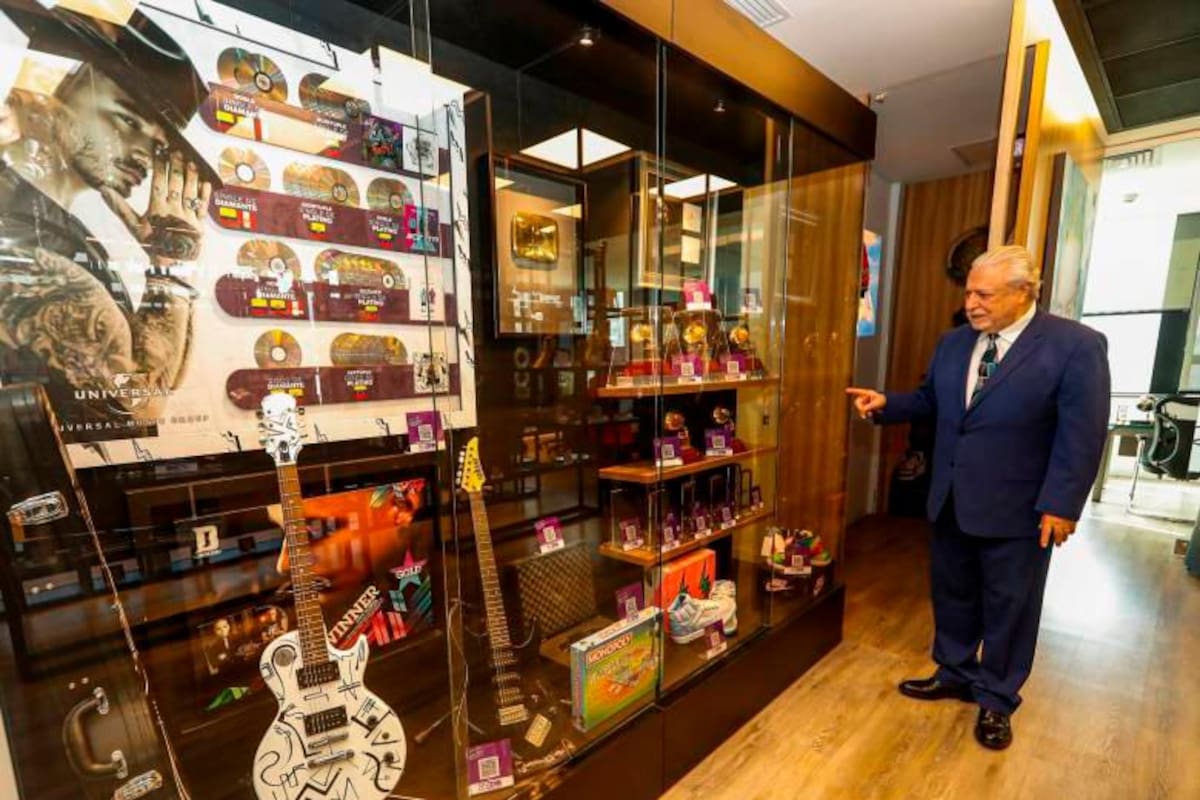 J Balvin ya tiene su propio museo en el que están exhibidos todos sus premios