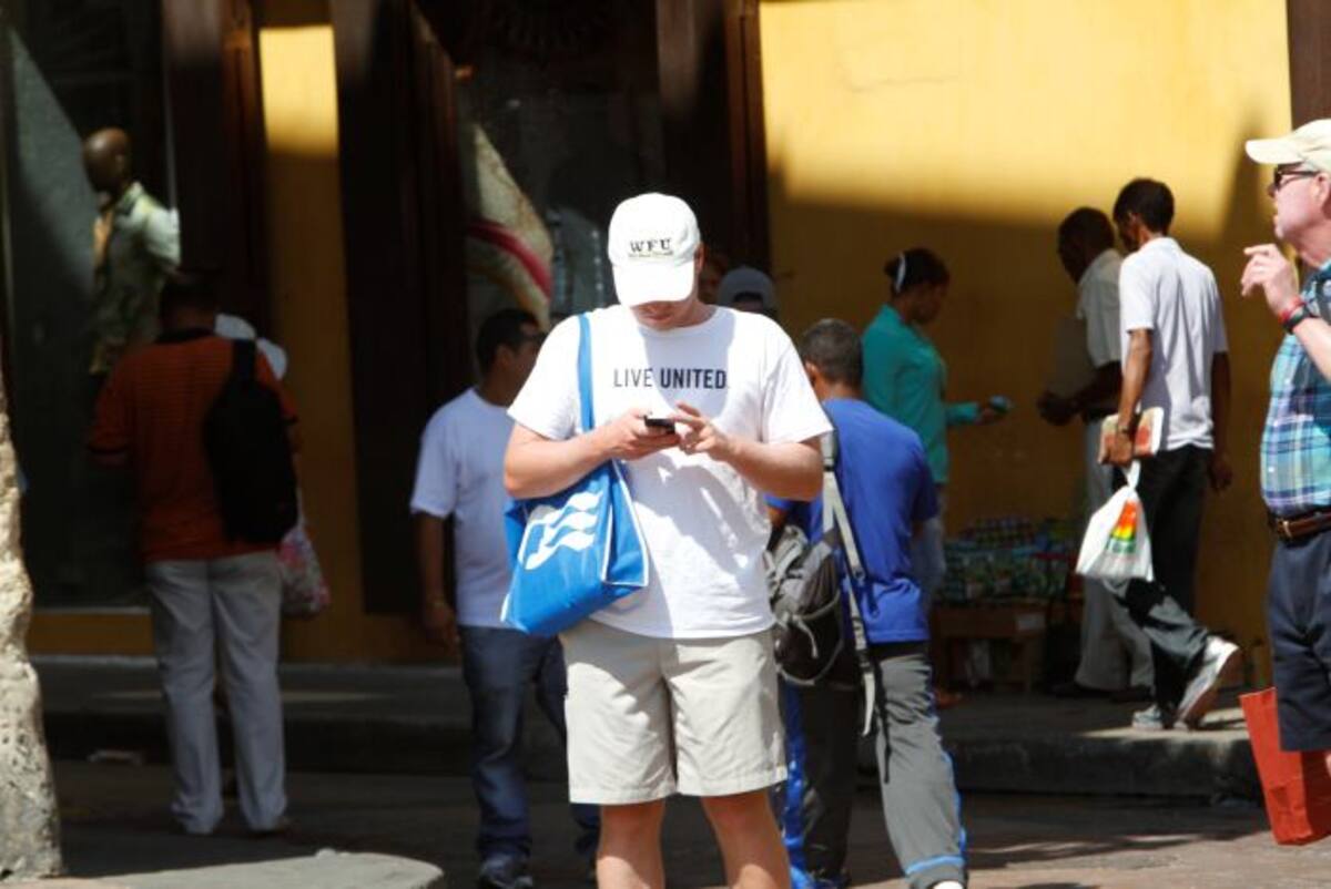 La Plaza de Bolívar es uno de los siete sitios que tendrán wifi abierto desde finales de este mes. JULIO CASTAÑO-EL UNIVERSAL