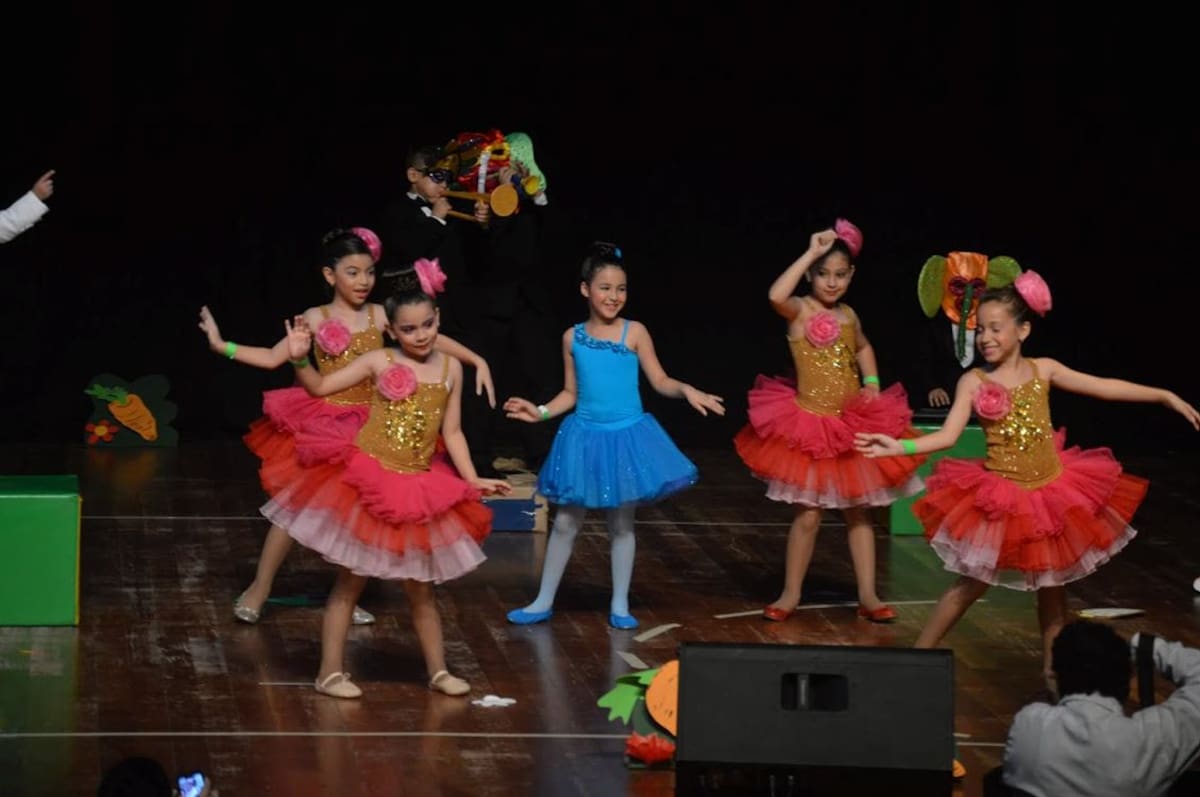 Sara Burgos, Mariana Ochoa, Mariana Barraza, Ana Cristina Vergara y Mariana Chavarriaga.