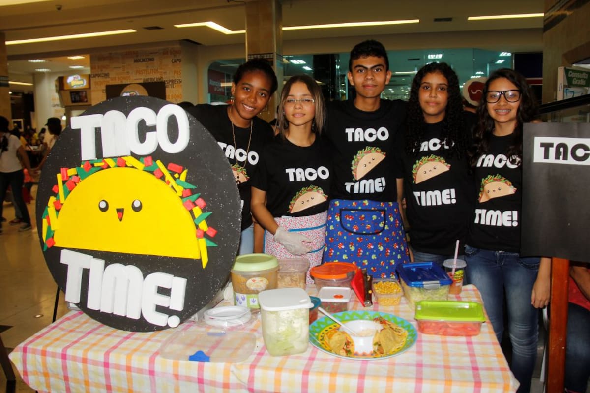 Lena Zúñiga, Laura Ramírez, Diego Marín, Sharit León y Laura Cordero.