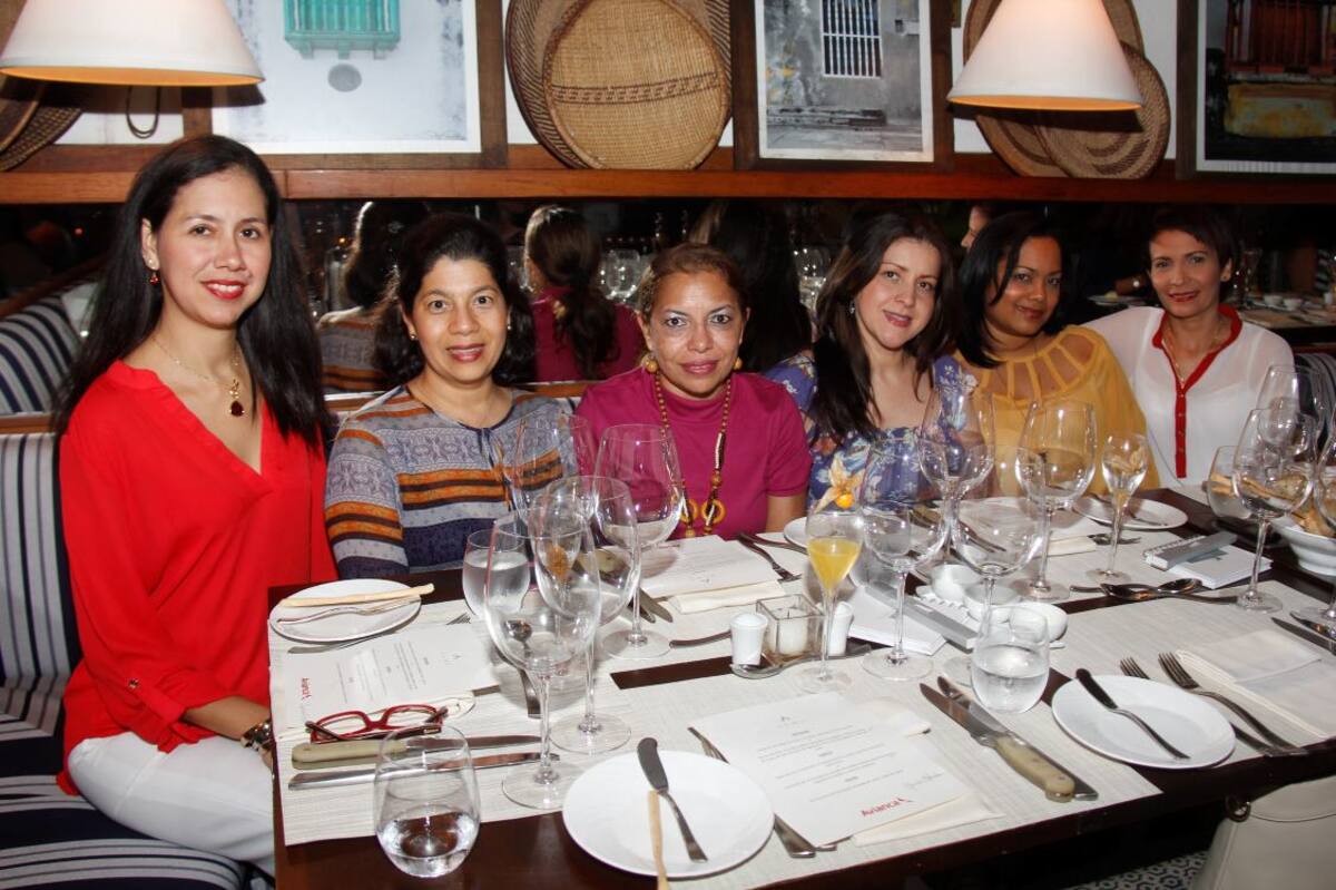 Claudia Blandón, Carolina Vides, Patricia Romero, Carolina Gómez, Tamina Castaño y Arleth Puello.