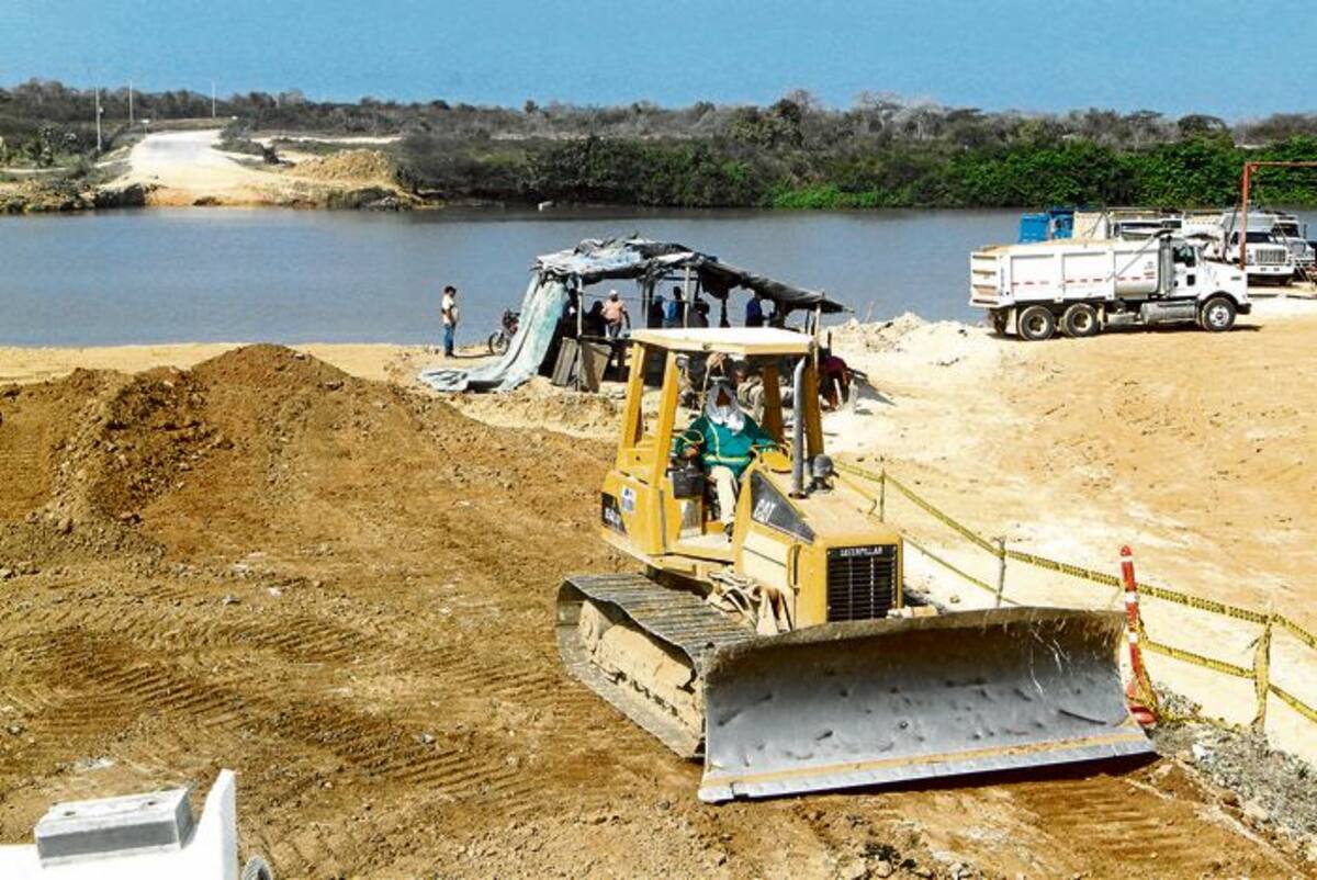 Inicio de obras de construcción del puente entre Pasacaballos y Barú Julio Castaño