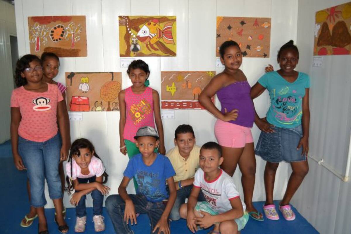 Algunos de los niños que pintaron las obras artísticas. CORTESÍA