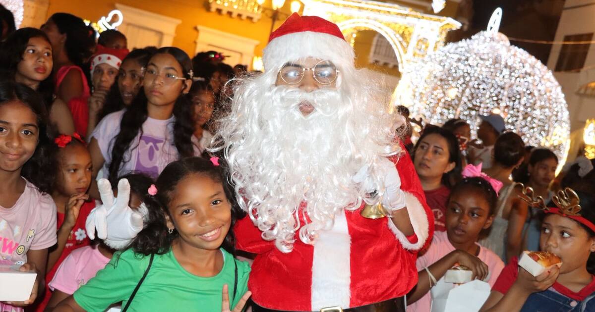 Caravana de la Alegría: más de 100 niños de Olaya Herrera recorrieron el alumbrado navideño de Cartagena
