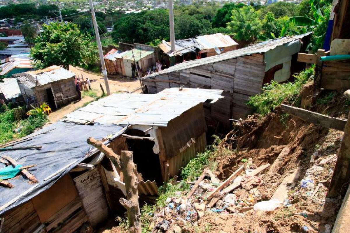 Reubicación de viviendas en riesgo, una deuda histórica