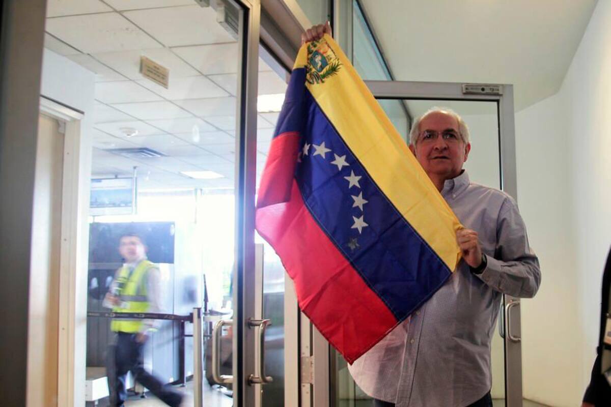 Venezuela emite orden contra Ledezma y buscará su extradición de España