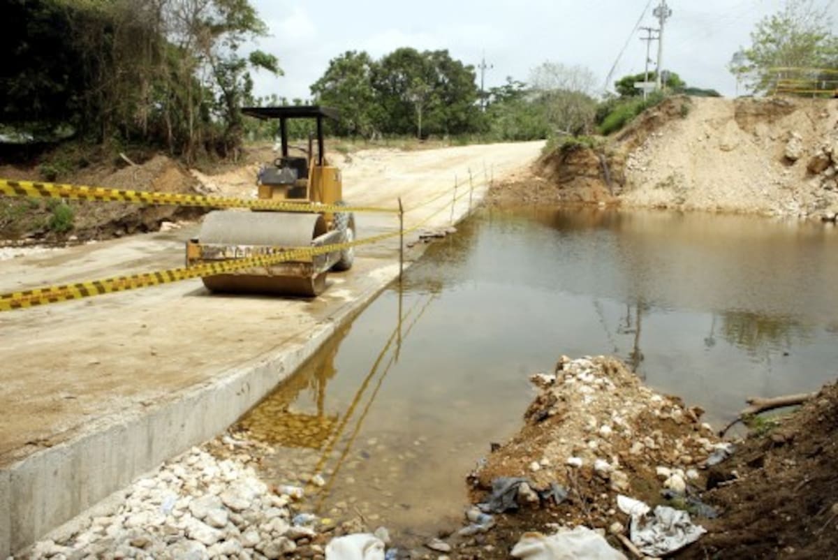 Las obras del paso batea en concreto rígido es otra alternativa temporal. MANUEL SANTIAGO PÉREZ/EL UNIVERSAL/