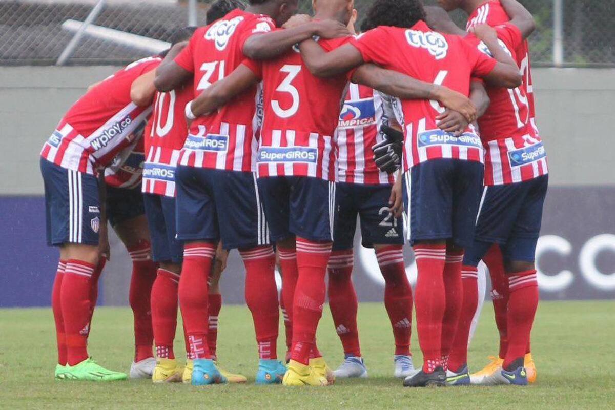 A Junior no le queda otra que ganar, rezar y esperar