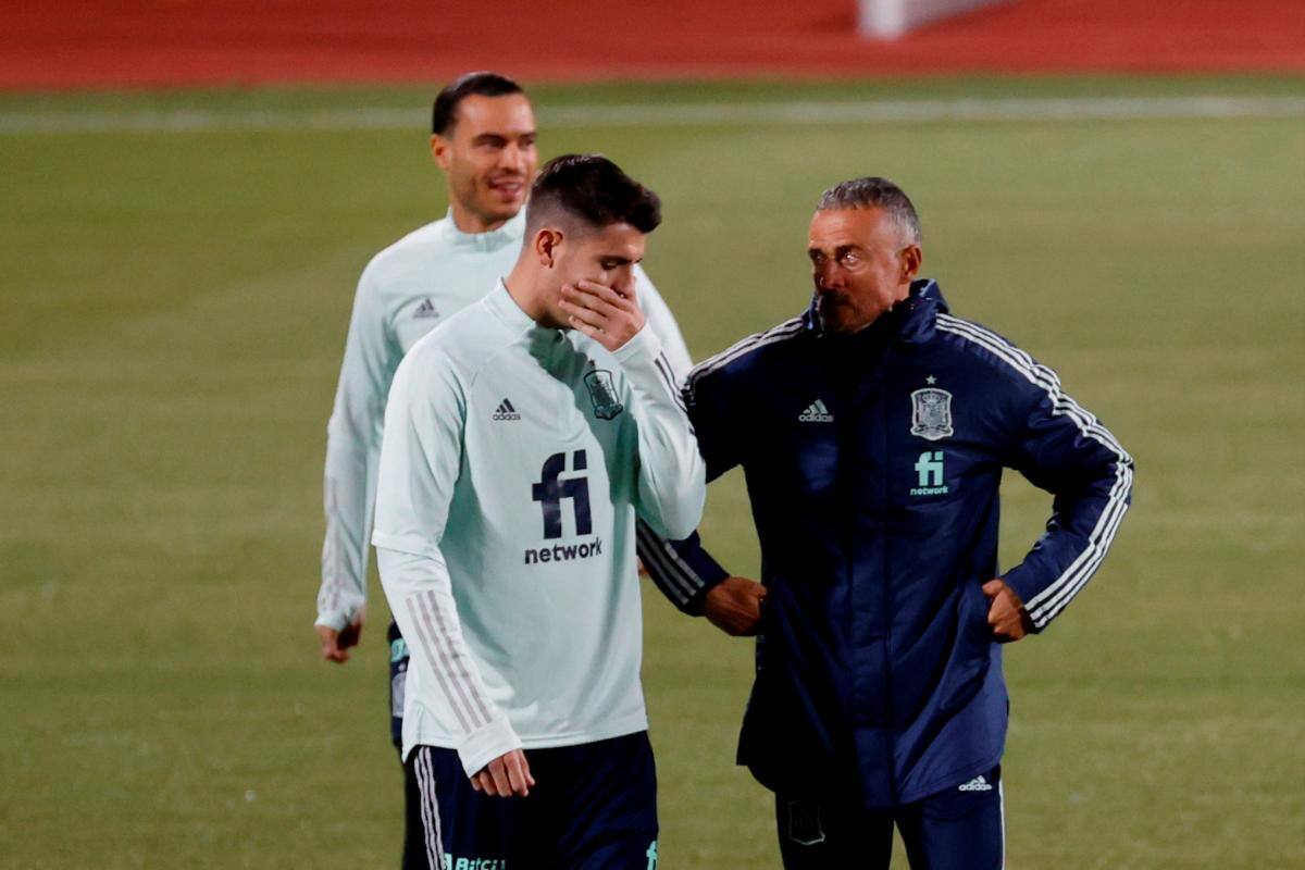 Luis Enrique, obligado a reinventarse ante la presión de no clasificar directamente a Catar