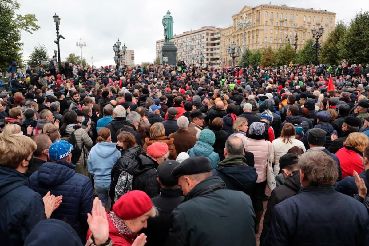 Multitudinaria protesta en Moscú contra resultados de comicios
