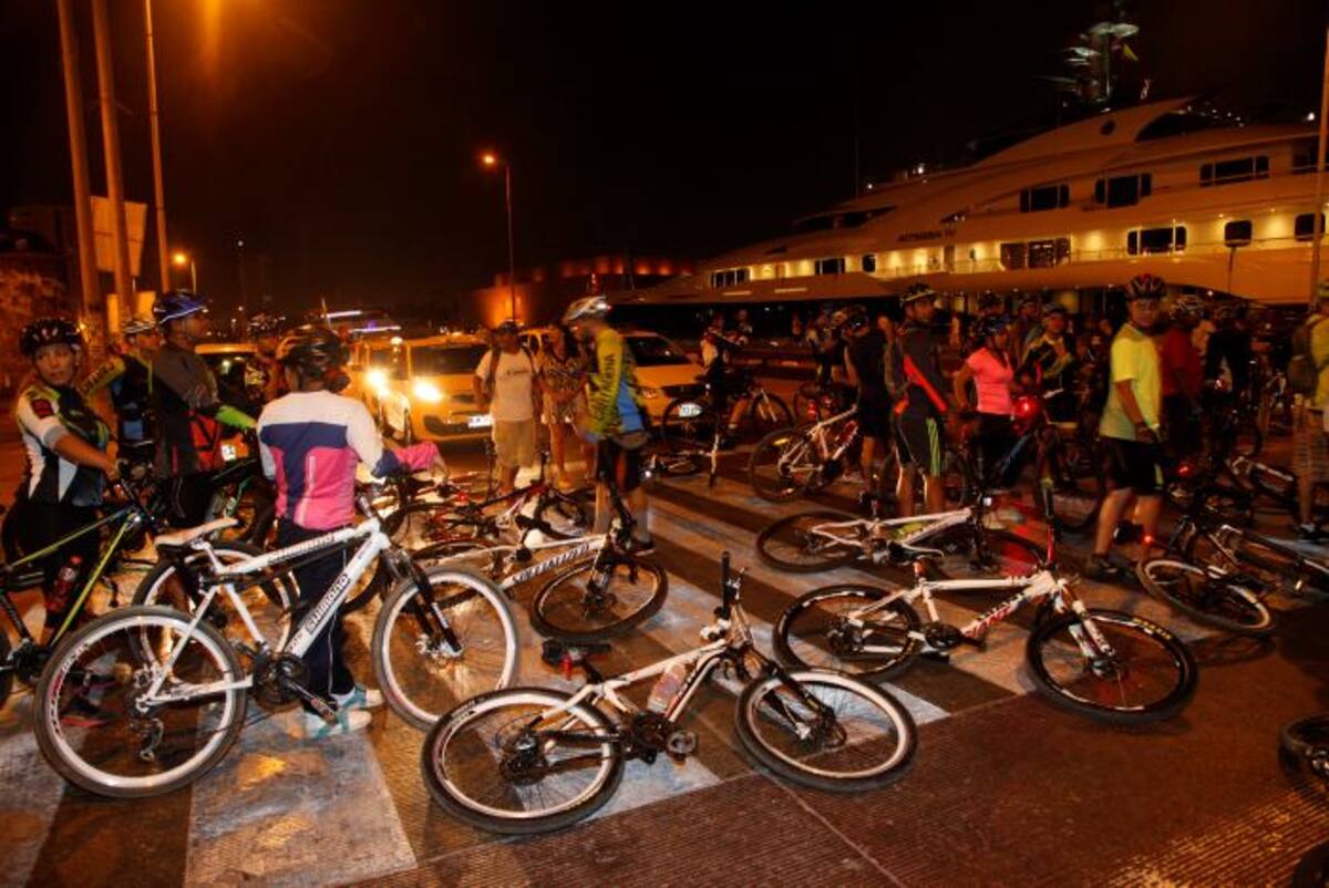 Varios ciudadanos a través de redes sociales manifestaron su indignación con el hecho. Organizaciones de ciclistas hicieron un bicicletón como protesta en la Torre del Reloj. Aroldo Mestre - El Universal