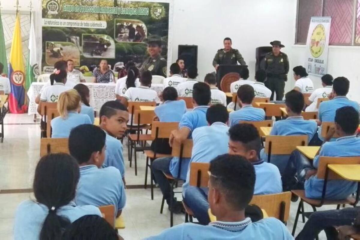 Los 45 estudiantes de los grados Décimo y Undécimo del I.T.I., se comprometieron en defender los recursos naturales en el acto de lanzamiento del grupo juvenil.