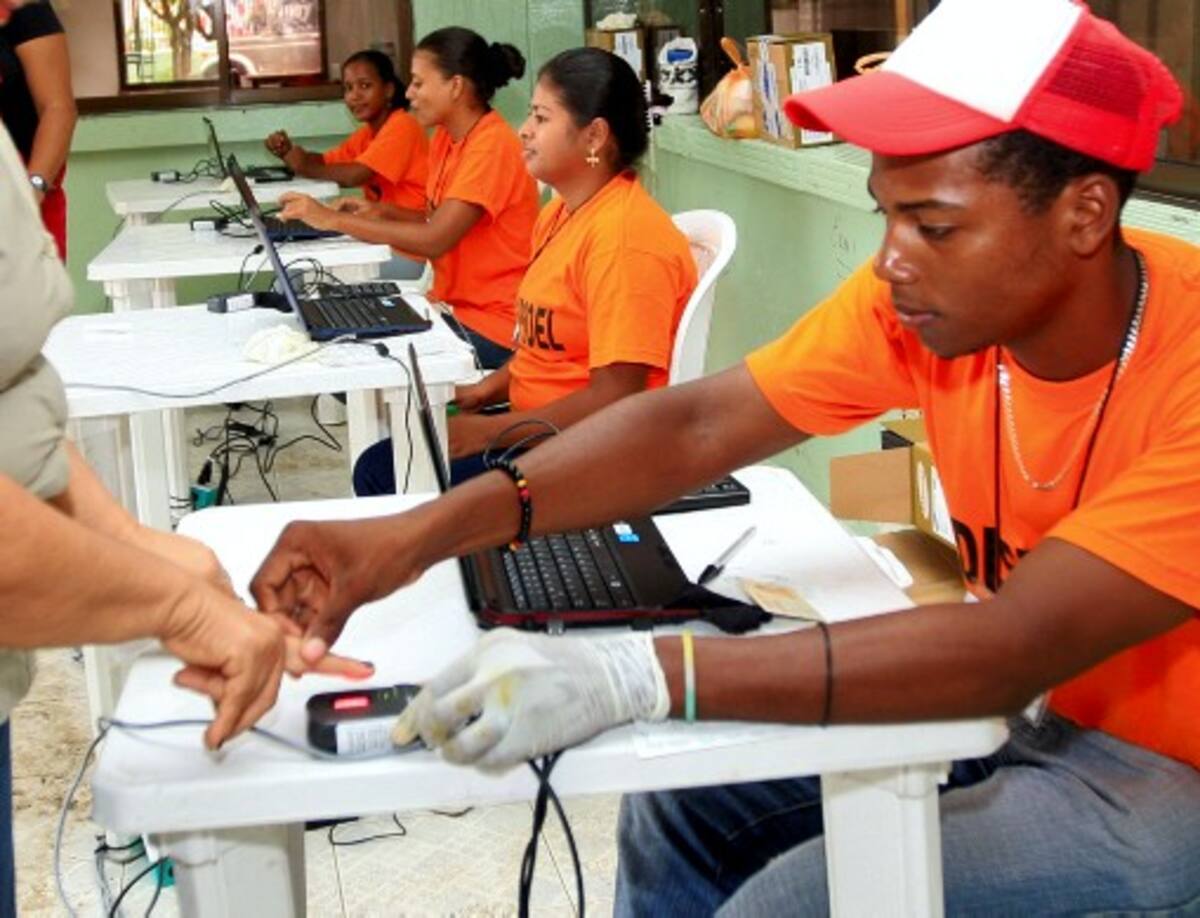 La Biometría para verificar la legalidad del documento de identidad, a través de la huella dactilar, fue otro de los mecanismos pilotos desarrollados en la elección de ayer, en Cartagena.