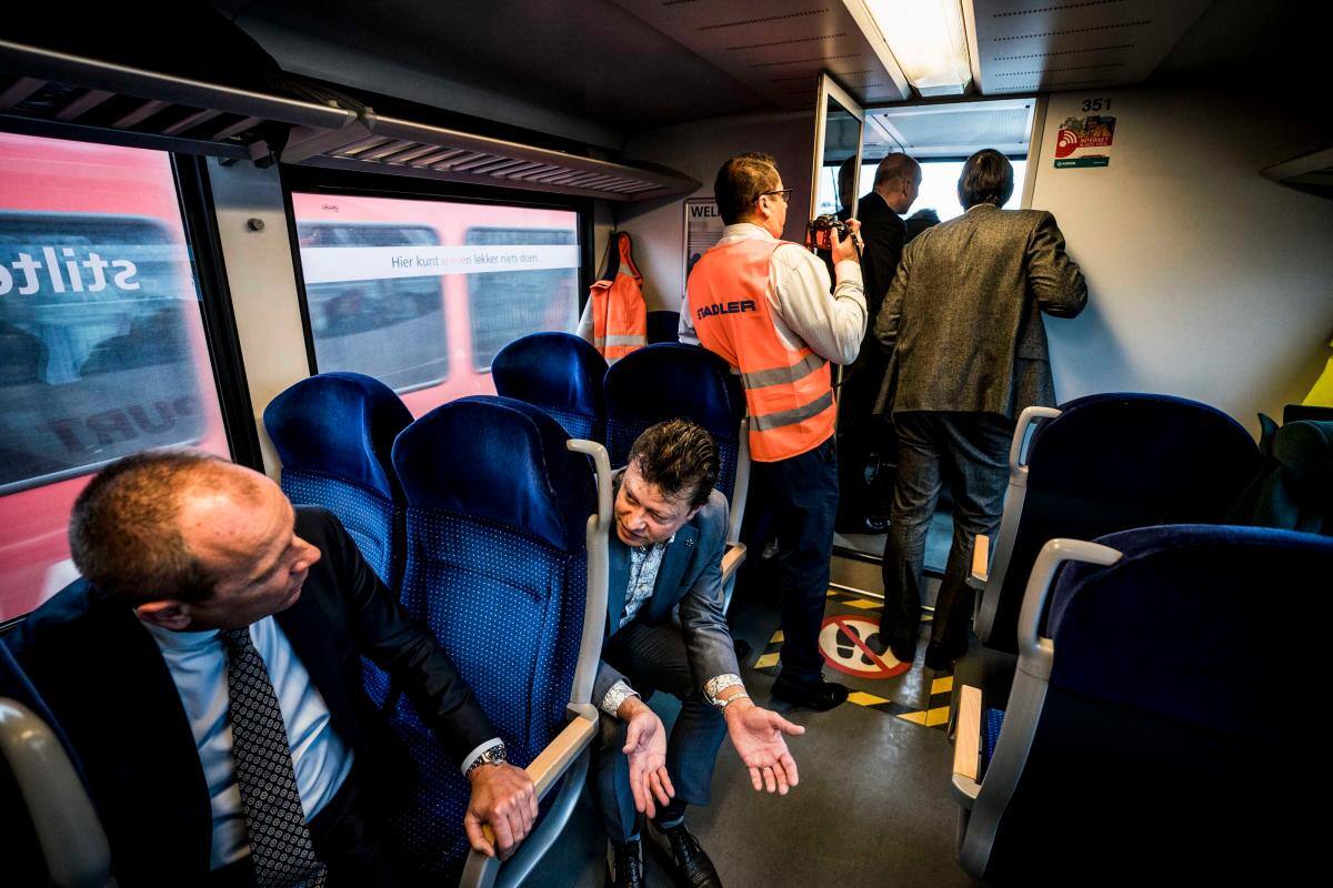 Políticos franceses viajarán en tren y no en avión para dar ejemplo