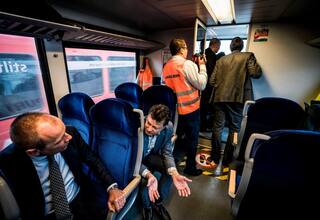 Políticos franceses viajarán en tren y no en avión para dar ejemplo