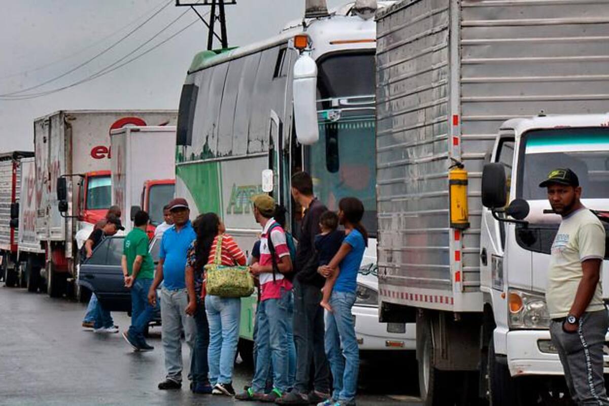 Transportadores de carga piden pronta solución al bloqueo de la Panamericana