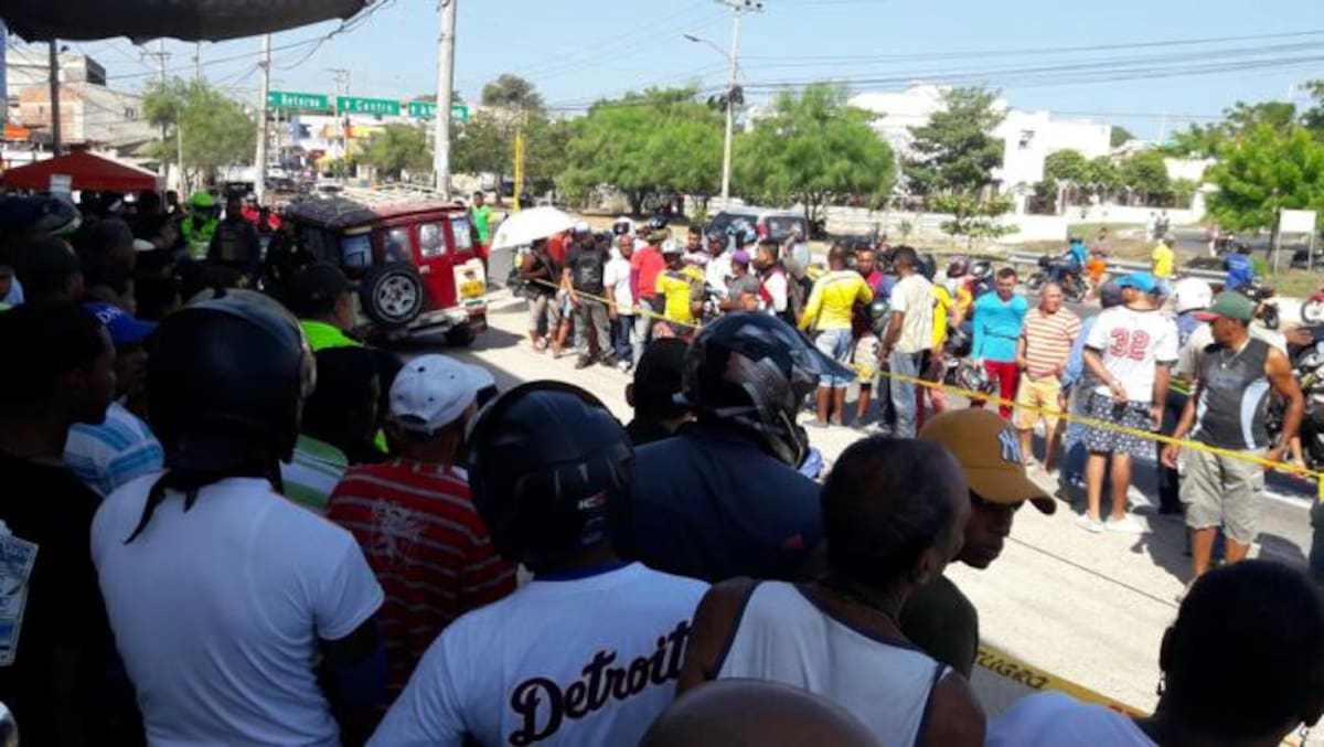 El fatal accidente se habría originado cuando al vehículo tipo jeep, de placas ANJ 609, se le salió una de las llantas traseras. Oscar Díaz/ El Universal/
