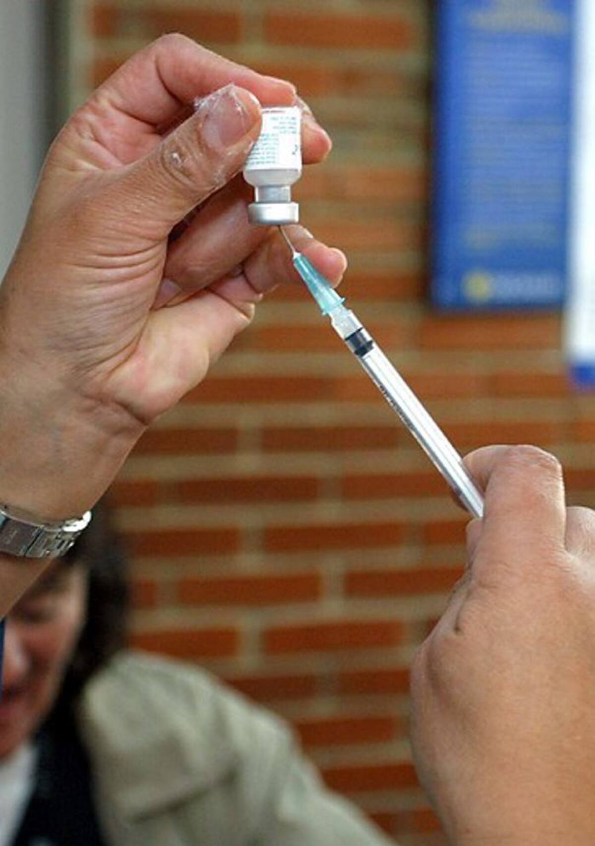 Uno de los casos que más ha generado polémica es el de una niña a la que se detectó una enfermedad inmunológica después de la segunda aplicación del VPH. COLPRENSA