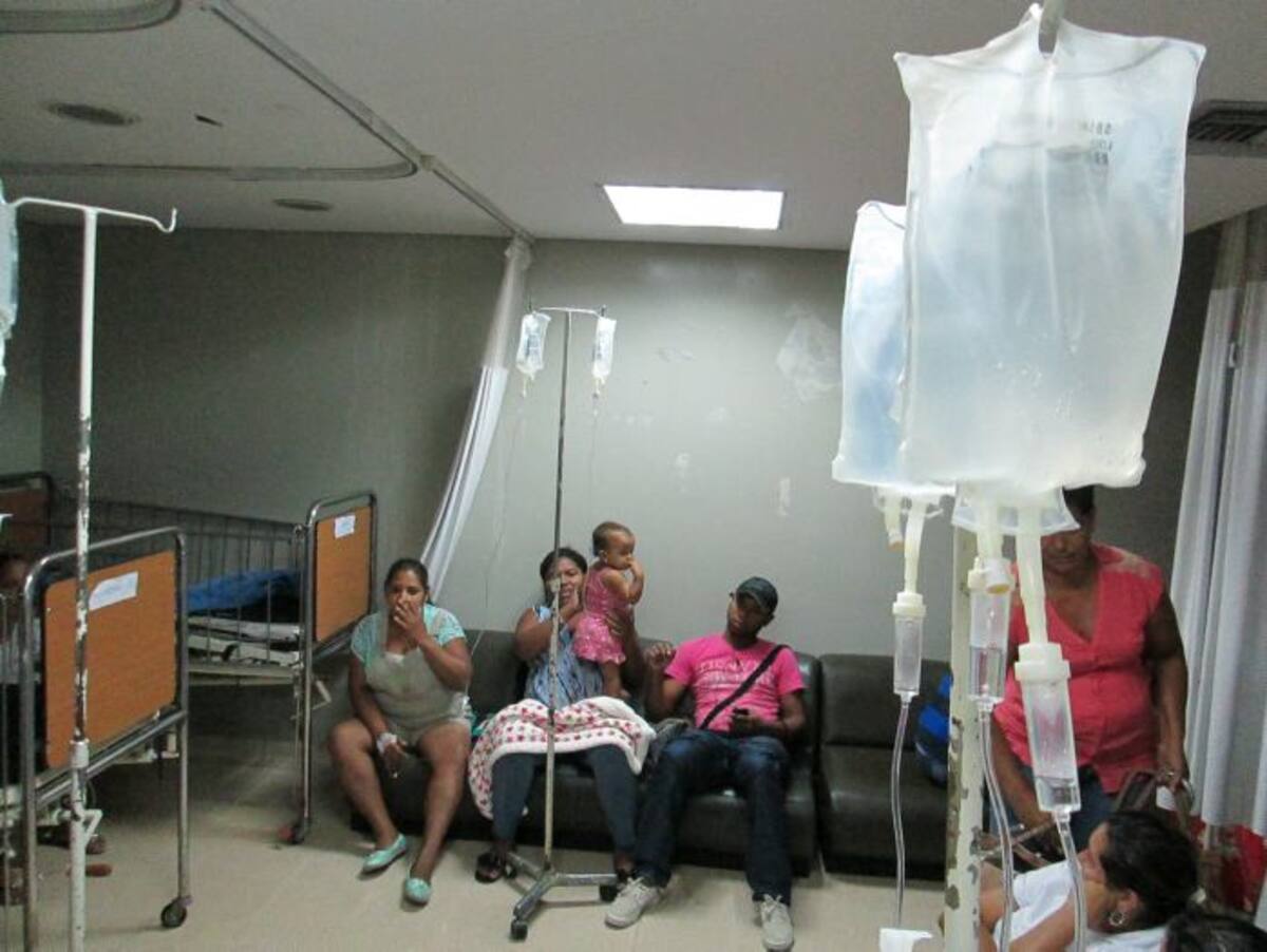 Varios profesionales acompañan al médico Henry Vergara en su lucha progresiva por lograr atención digna para los pacientes, por parte de las EPS. FOTOS: ARCHIVO