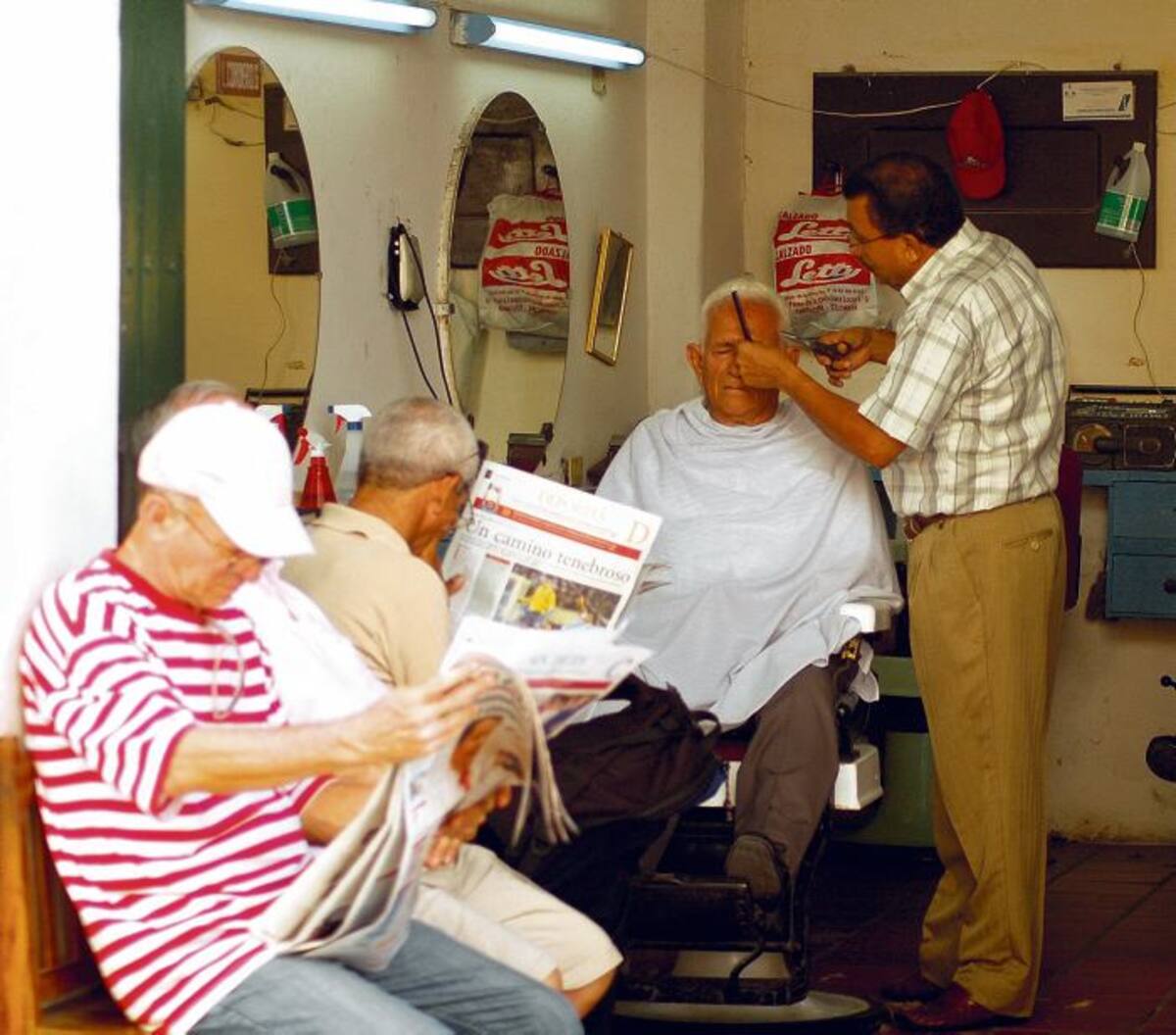 Barberías de Cartagena, nostalgias en el filo de una navaja. Luis Eduardo Herrán