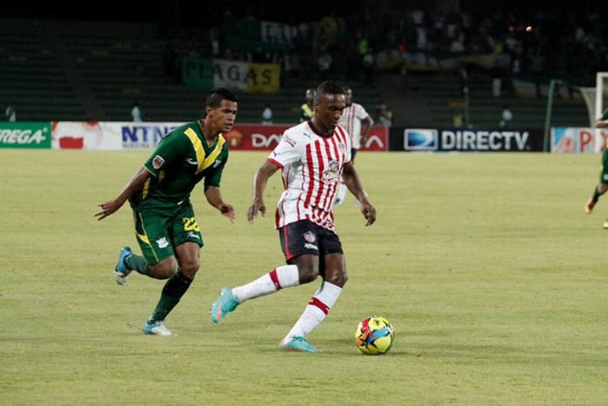 Atlético Junior derrotó 1-0 al Deportes Quindío con anotación del volante antioqueño Edwin Cardona, en un partido disputado en la ciudad de Armenia. COLPRENSA