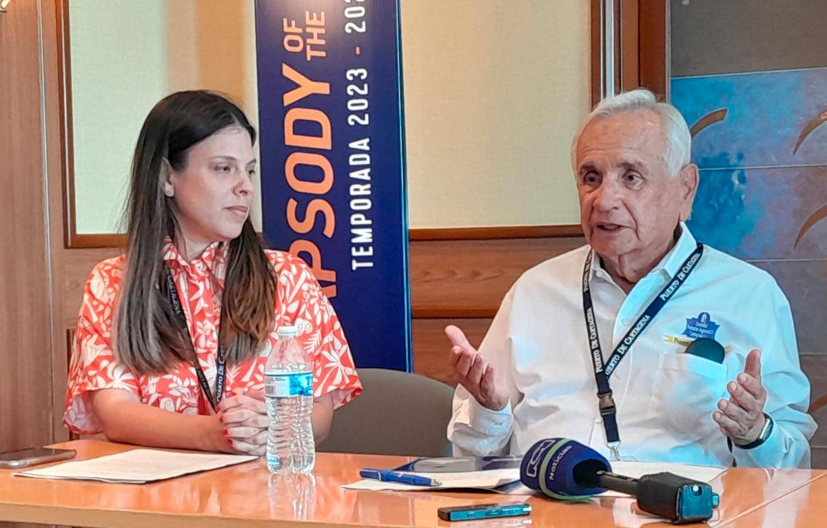 María Emilia Bonillas, coordinadora de Cruceros y el capitán Alfonso Salas, gerente del GPC.// HFA - EU