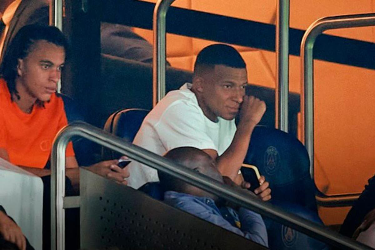 Mbappé vivió el debut del PSG desde la grada