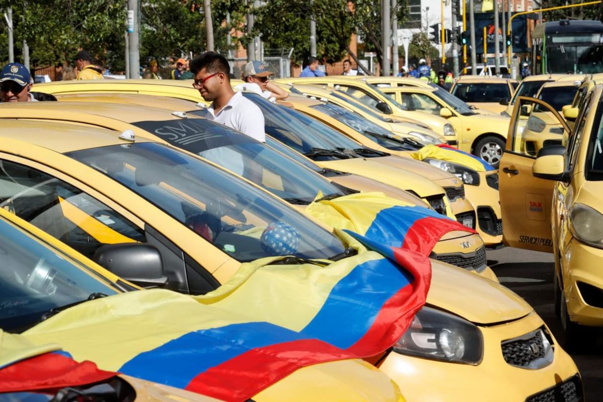 Taxistas protestaron en Bogotá por la falta de apoyo del Gobierno