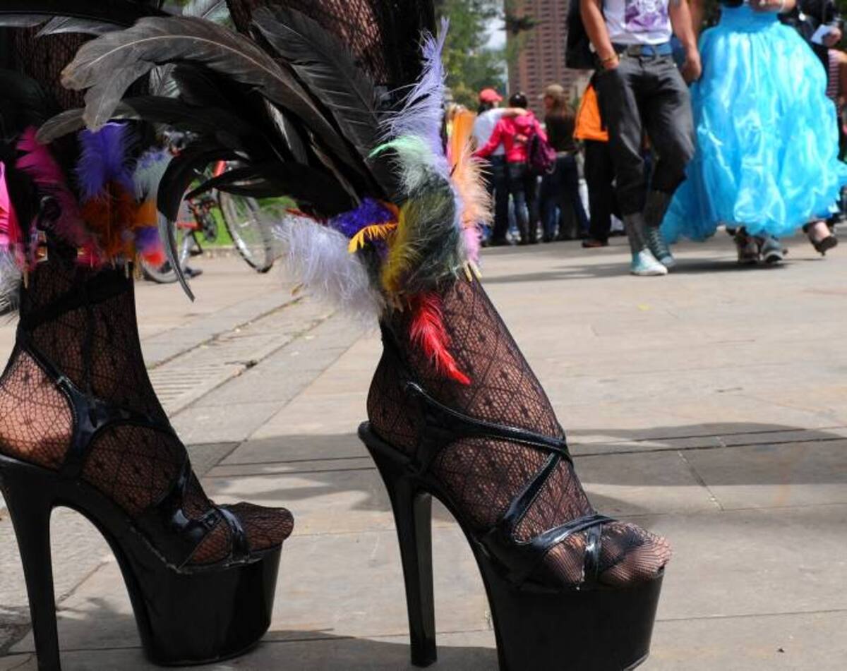 A las 7 pm, las mujeres trans de Cartagena presentarán la obra de teatro "Lo que callamos sobre tacones" AFP