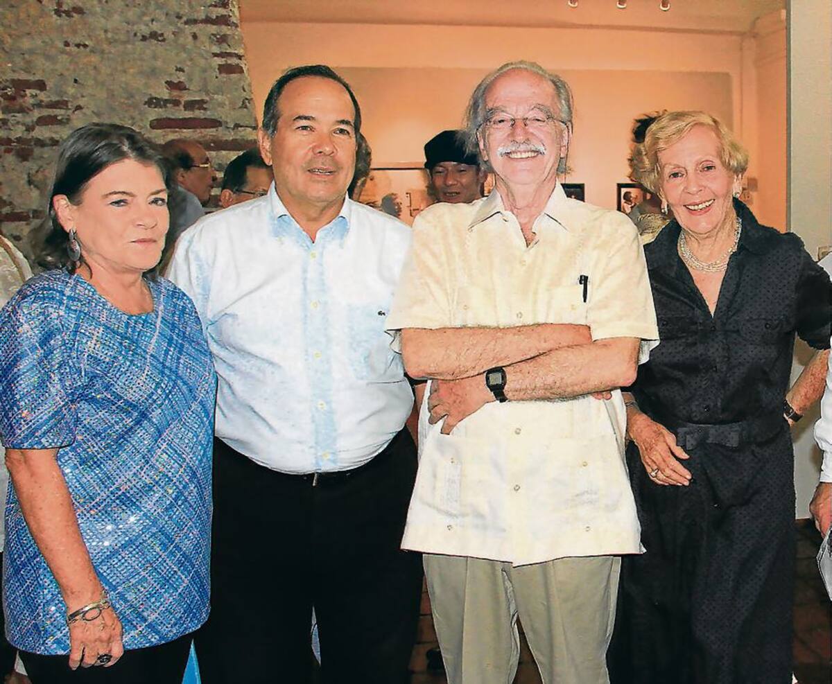 María Sixta Bustamante; el alcalde(e) Carlos Otero; el expositor, Abdu Eljaiek; y Yolanda Pupo de Mogollón. Zenia Valdelamar/El Universal/
